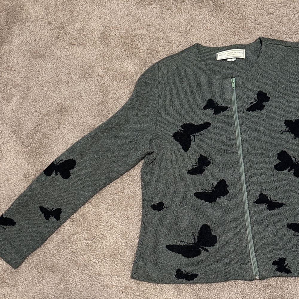 Chic Butterfly Patterned Cardigan - Picture 4 of 5